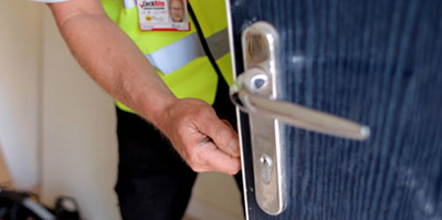 Locksmith Fitting New Lock and Handle Near You
