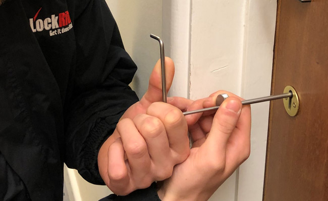 Locksmith Gaining Entry Without Damage