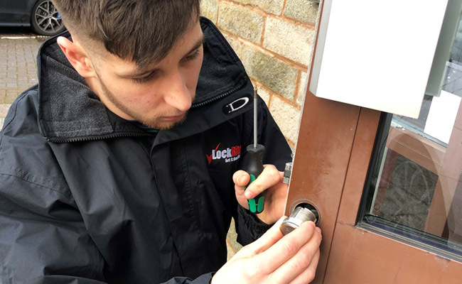 Locksmith Replacing Door Lock in Alveston