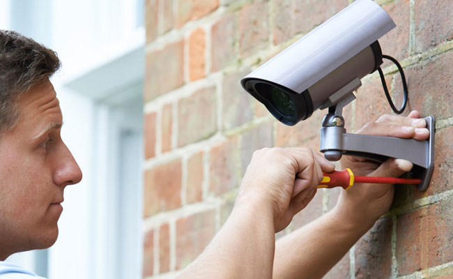 Locksmith Installing CCTV